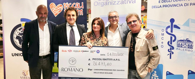 Foto copertina news consegna assegno associazione Piccoli Battiti